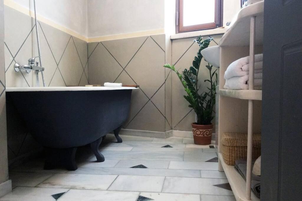Unique - Spacious Studio With Rooftop / Thissio Athen Exterior foto